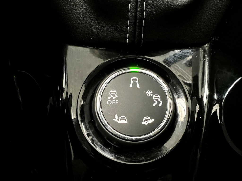 Peugeot 2008 2008 Allure Premium Black #25