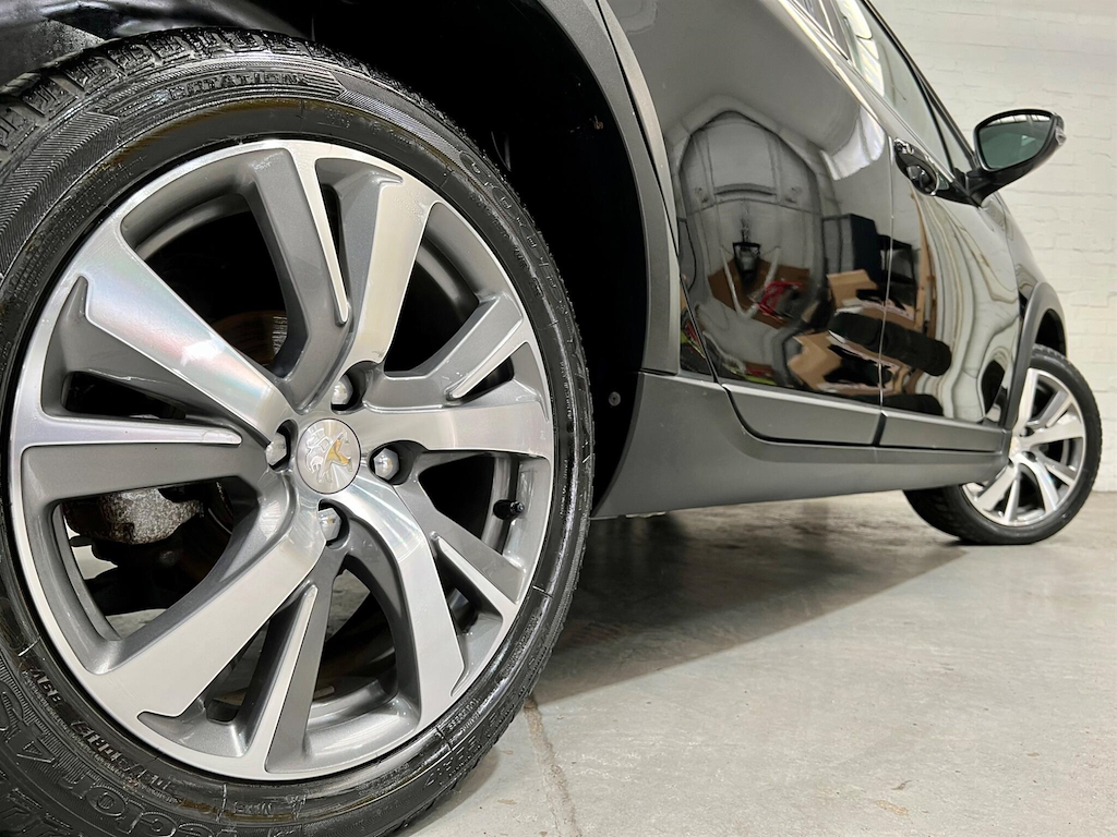 Peugeot 2008 2008 Allure Premium Black #44