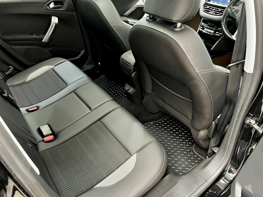 Peugeot 2008 2008 Allure Premium Black #24