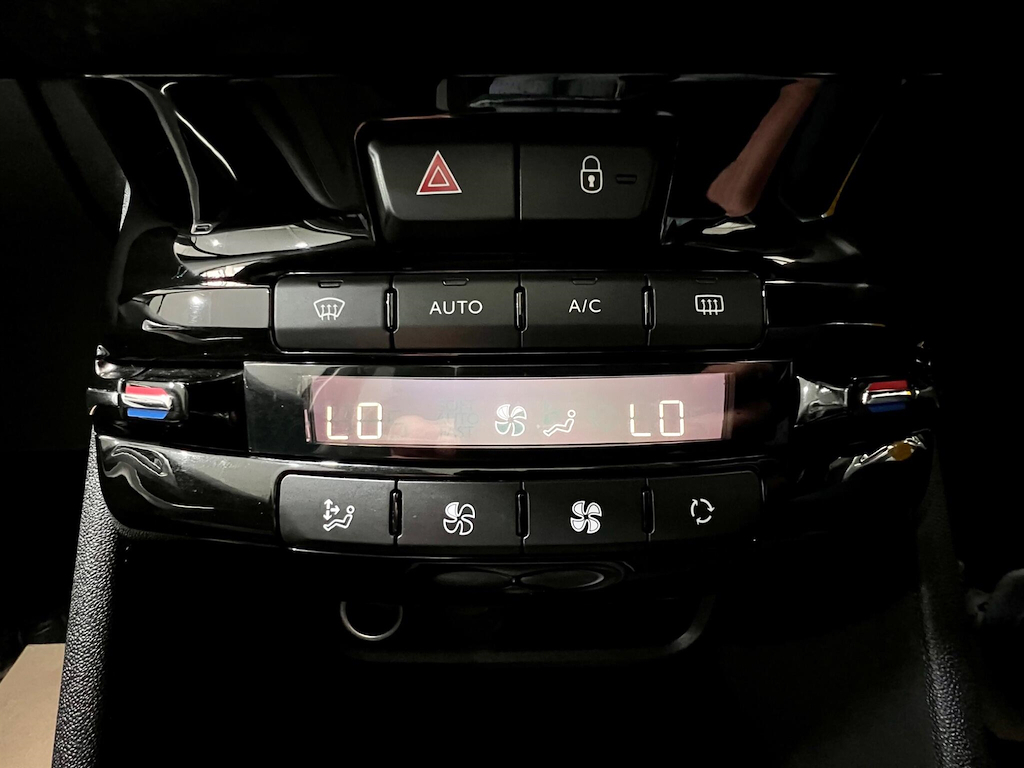 Peugeot 2008 2008 Allure Premium Black #29