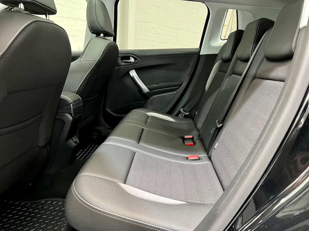 Peugeot 2008 2008 Allure Premium Black #48