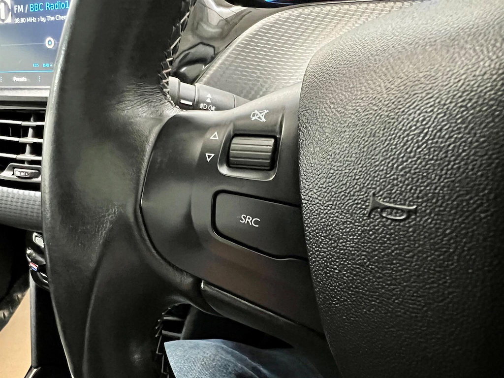 Peugeot 2008 2008 Allure Premium Black #26