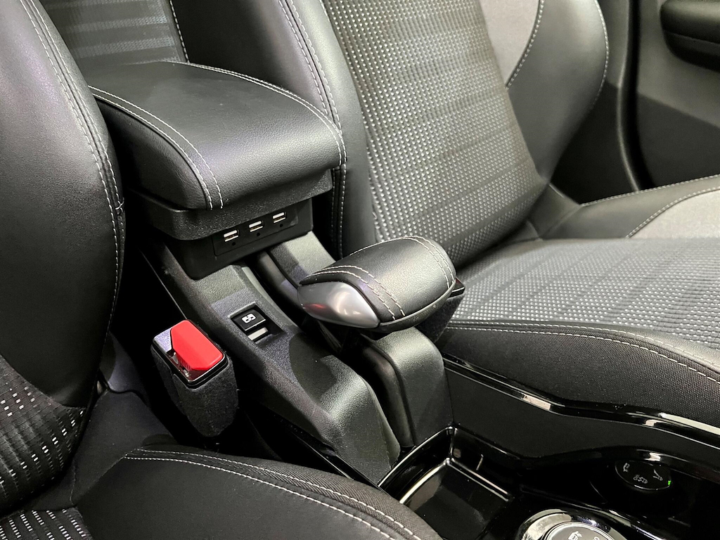 Peugeot 2008 2008 Allure Premium Black #45