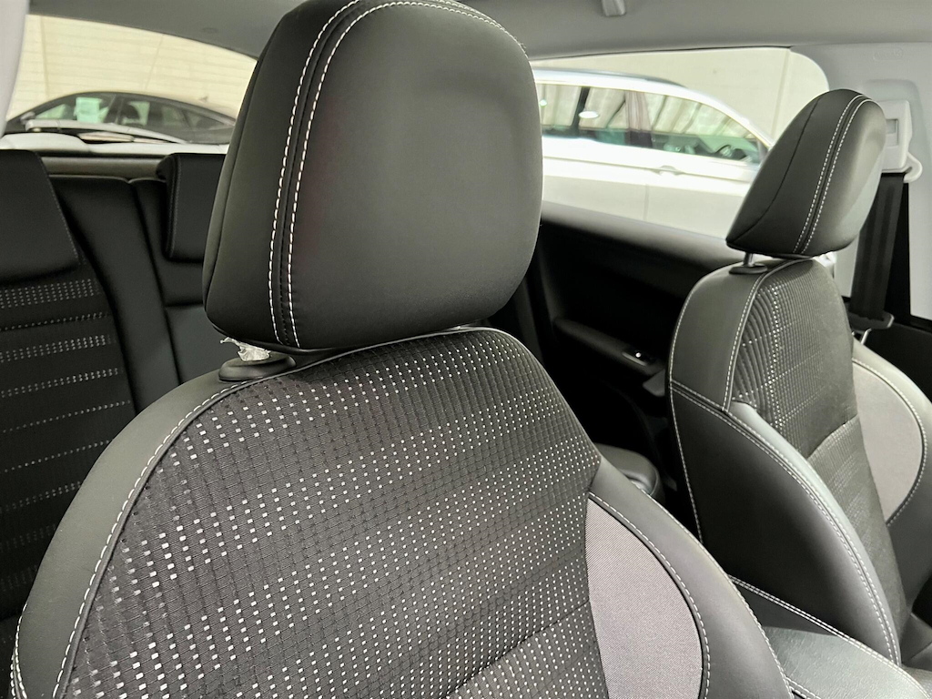 Peugeot 2008 2008 Allure Premium Black #23