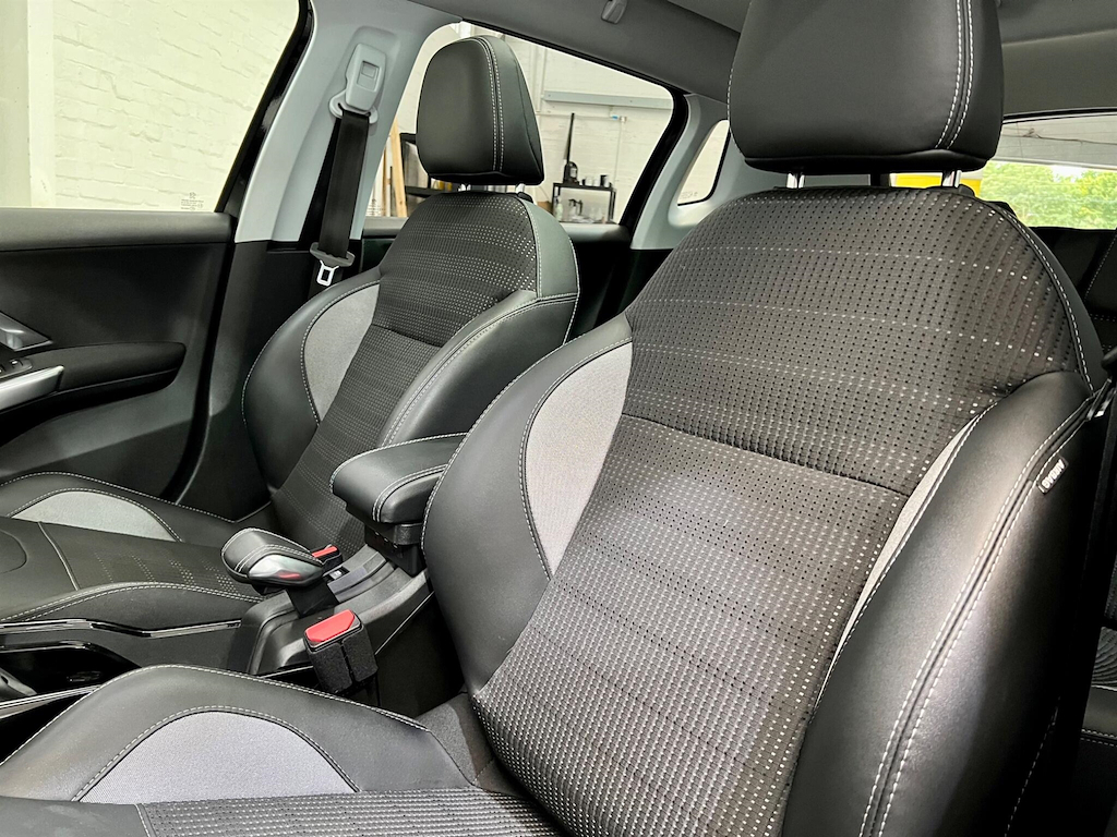 Peugeot 2008 2008 Allure Premium Black #33