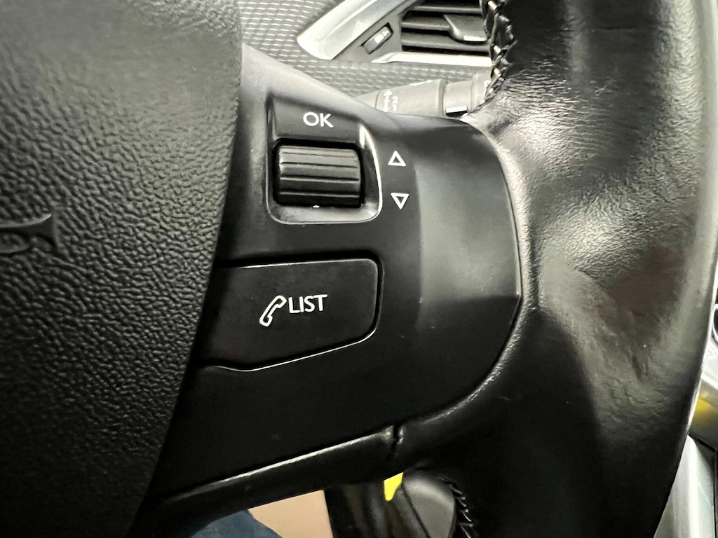 Peugeot 2008 2008 Allure Premium Black #28