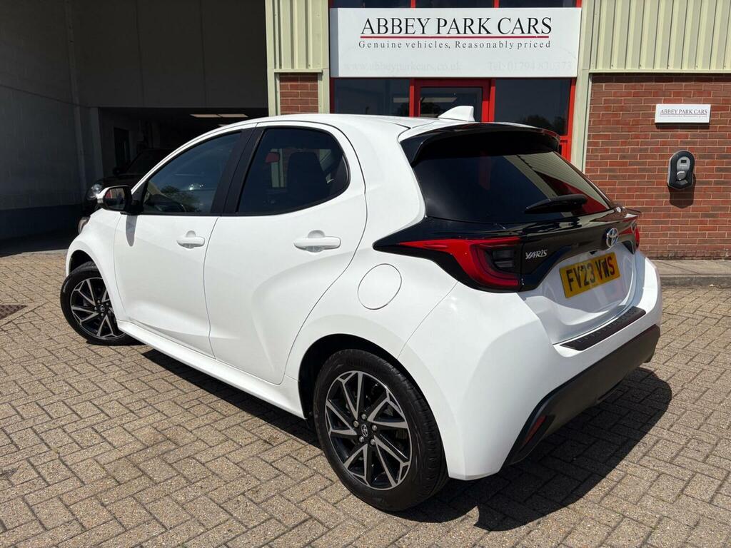 Toyota Yaris Hatchback 1.5 Vvt-h Design E-cvt Euro 6 Ss FV23VWS White #5