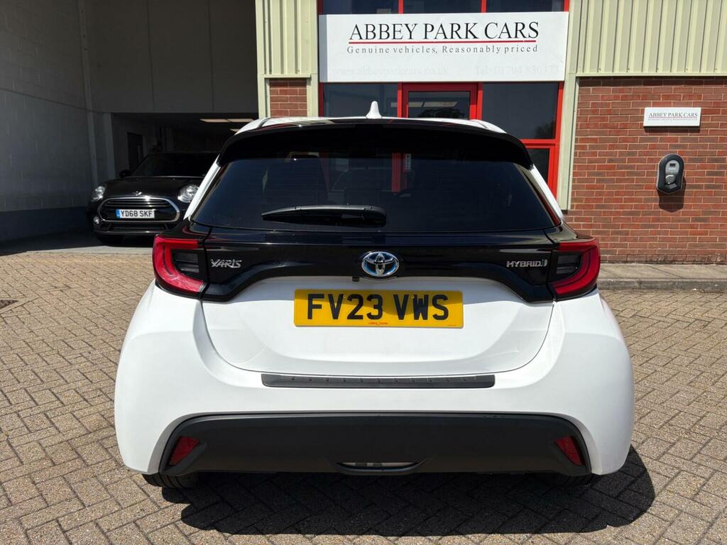 Toyota Yaris Hatchback 1.5 Vvt-h Design E-cvt Euro 6 Ss FV23VWS White #4