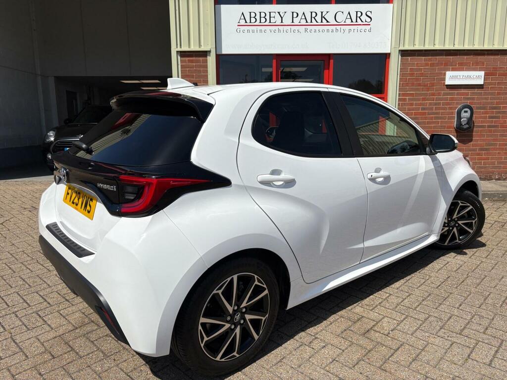 Toyota Yaris Hatchback 1.5 Vvt-h Design E-cvt Euro 6 Ss FV23VWS White #3