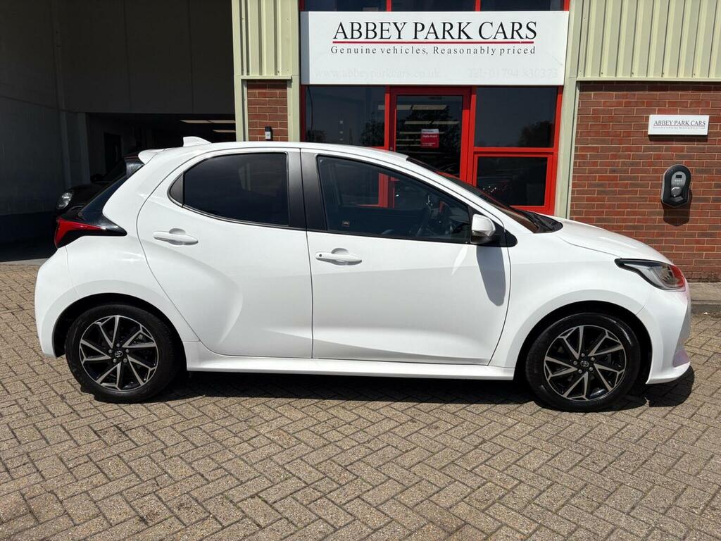 Toyota Yaris Hatchback 1.5 Vvt-h Design E-cvt Euro 6 Ss FV23VWS White #2