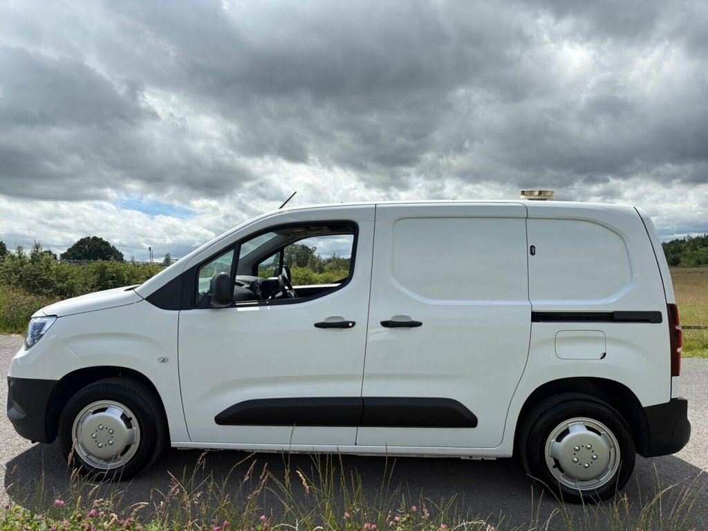 Vauxhall Combo 1.5L Edition FE70JRO White #5