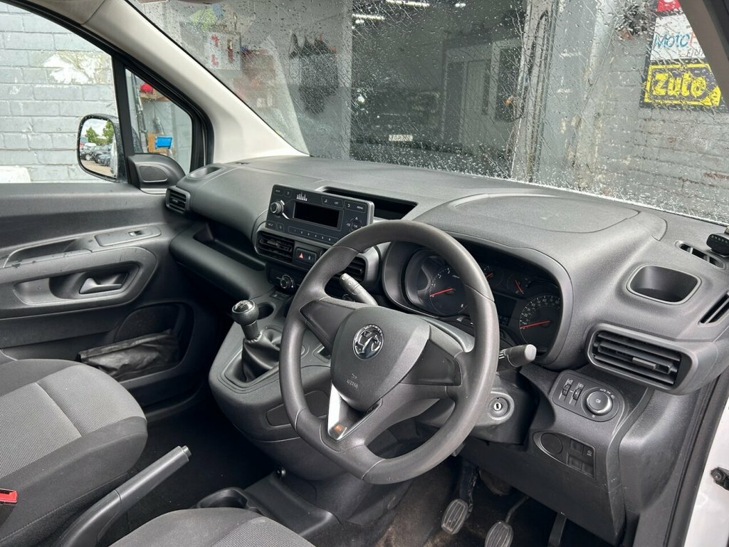Vauxhall Combo Mpv White #4