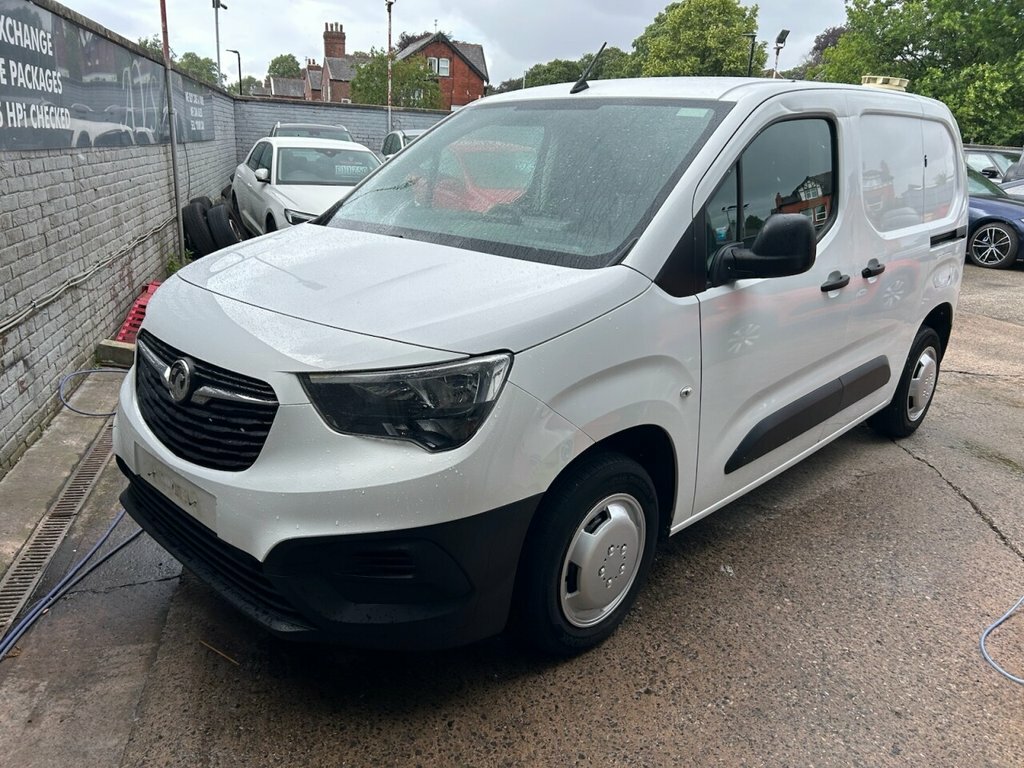 Vauxhall Combo Mpv White
