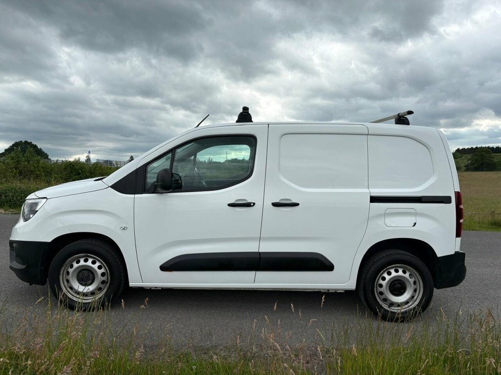 Vauxhall Combo 1.5L Dynamic White #5