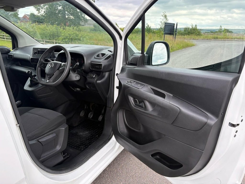 Vauxhall Combo 2300 1.5 Turbo D 100Ps H1 Sportive Van White #9