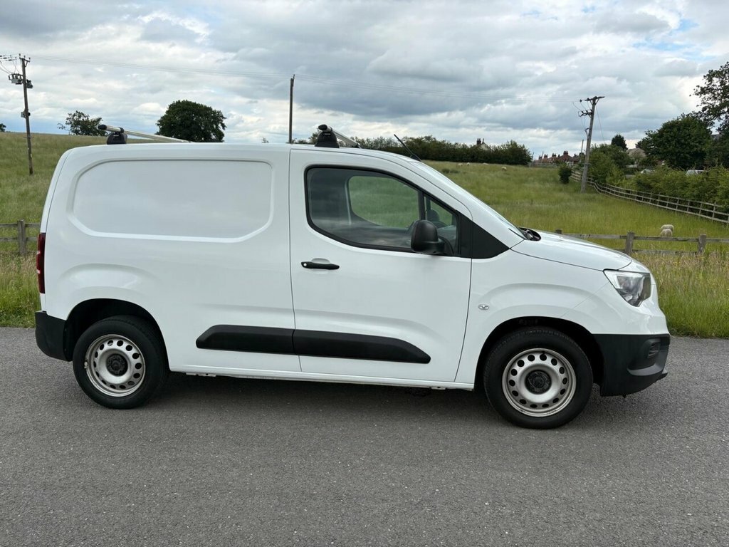 Vauxhall Combo 1.5L Dynamic White