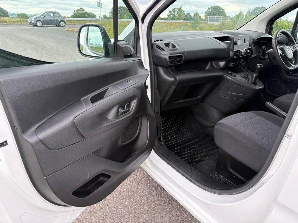 Vauxhall Combo 2300 1.5 Turbo D 100Ps H1 Sportive Van White #16