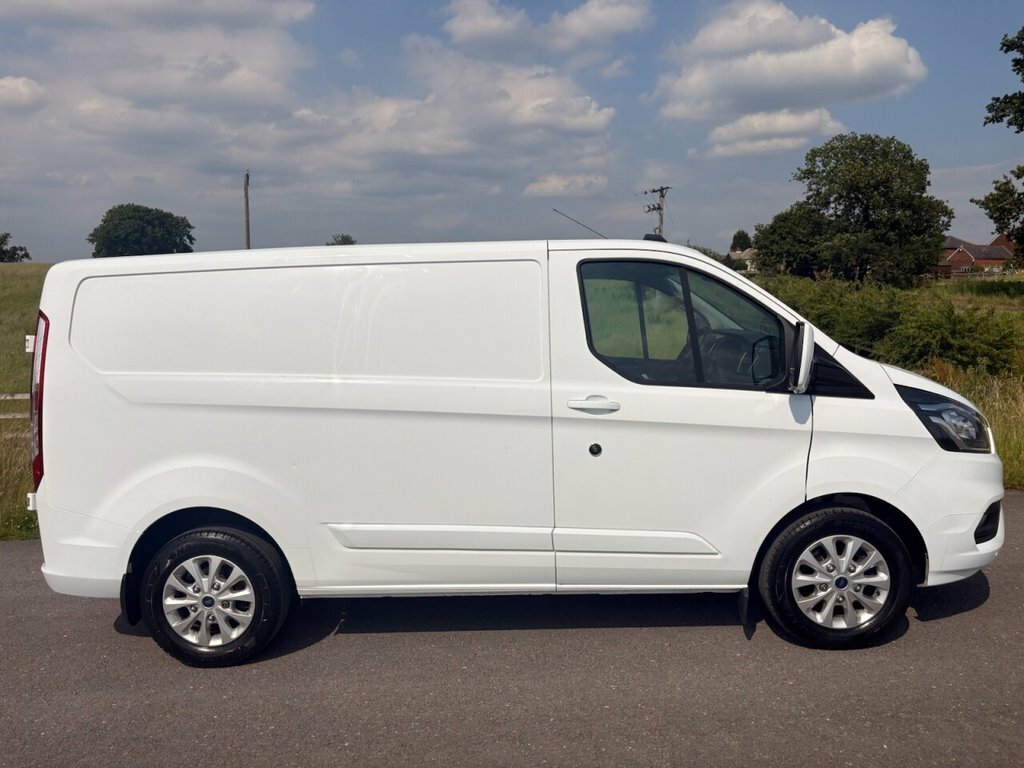 Ford Transit Custom 2L Limited White