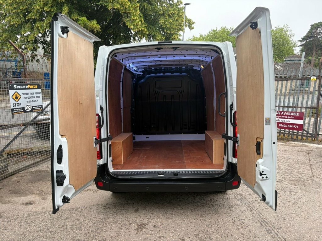 Vauxhall Movano 2.3L Edition White #3