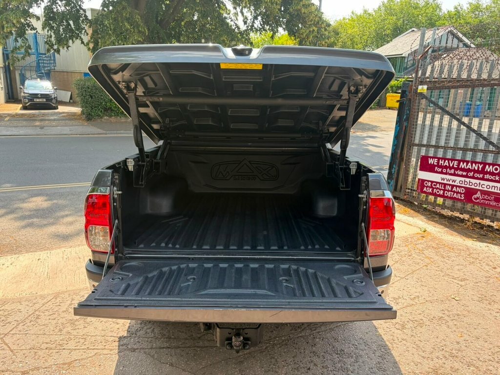 Toyota HILUX 2.4L Invincible X Grey #3