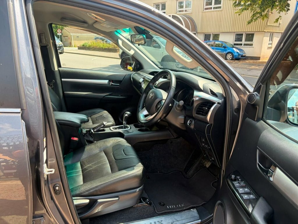 Toyota HILUX 2.4L Invincible X Grey #2