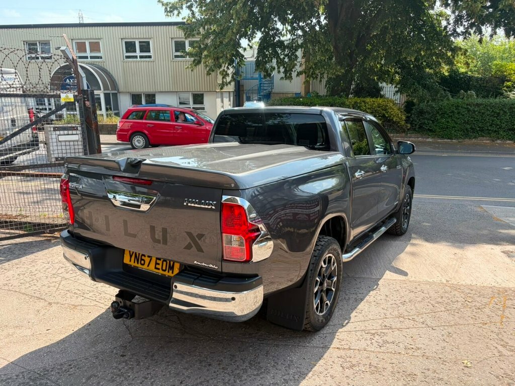 Toyota HILUX D-4d Invincible Red #7