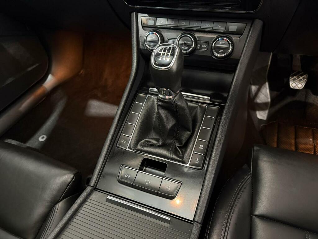 Skoda Superb 2.0 Tdi Se L Executive Hatchback #20