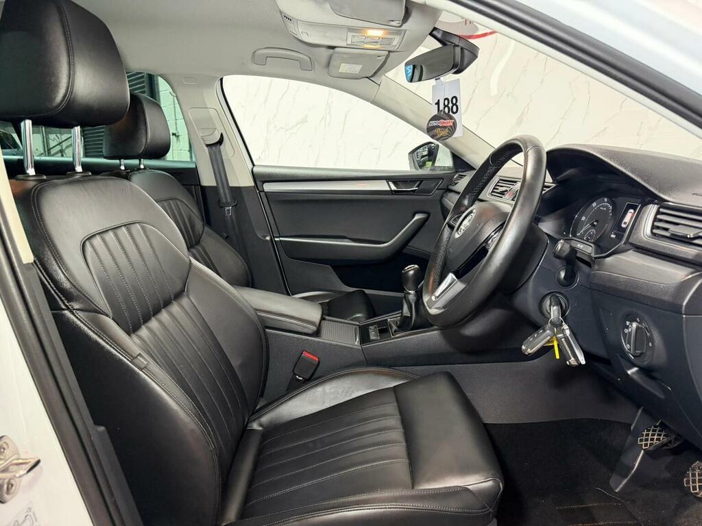 Skoda Superb 2.0 Tdi Se L Executive Hatchback #8