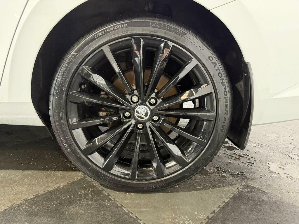 Skoda Superb 2.0 Tdi Se L Executive Hatchback #28