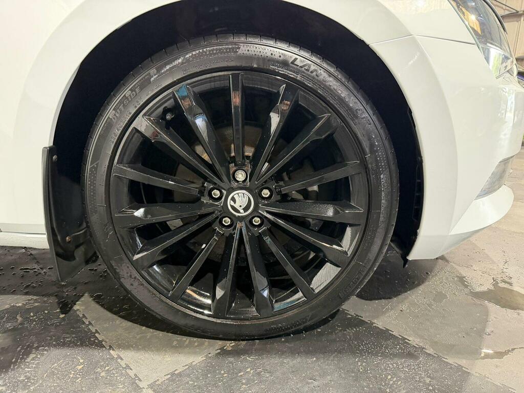 Skoda Superb 2.0 Tdi Se L Executive Hatchback #30