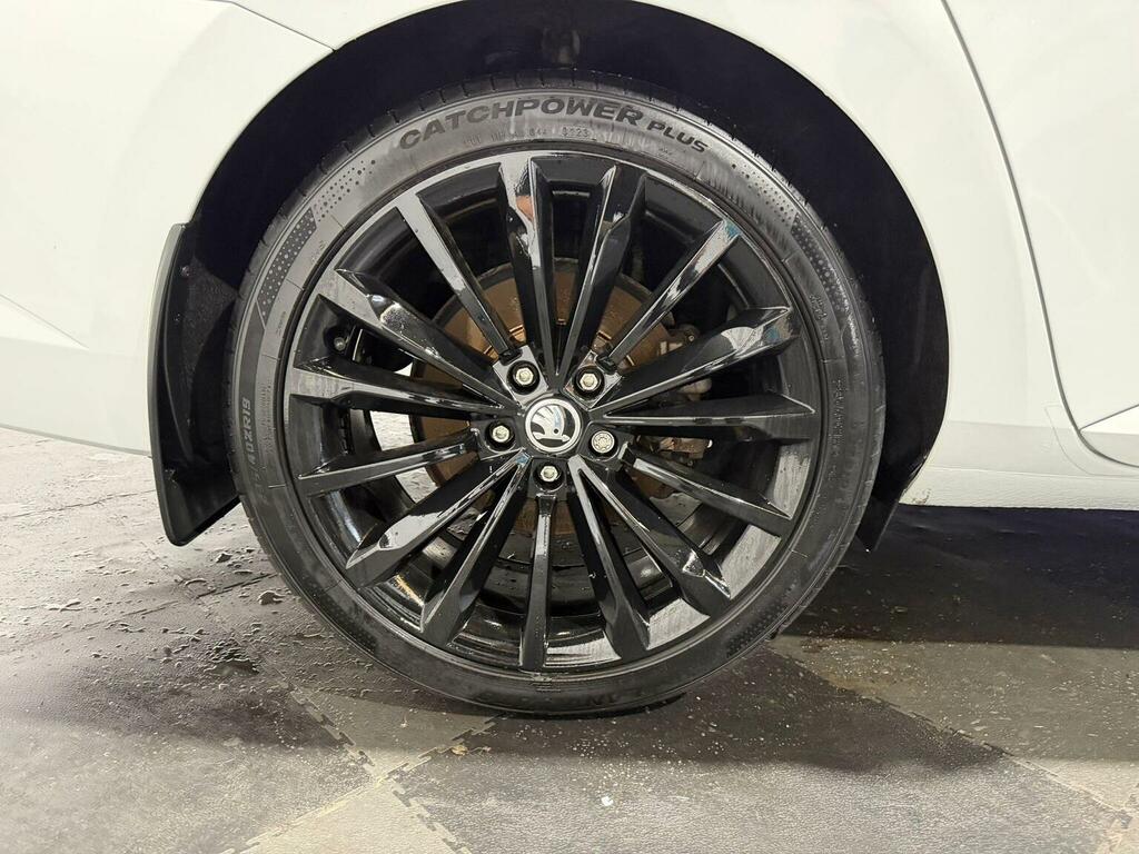 Skoda Superb 2.0 Tdi Se L Executive Hatchback #29