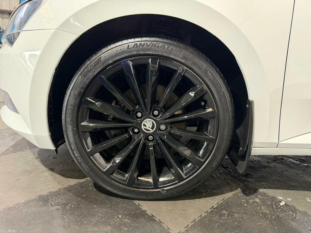 Skoda Superb 2.0 Tdi Se L Executive Hatchback #31
