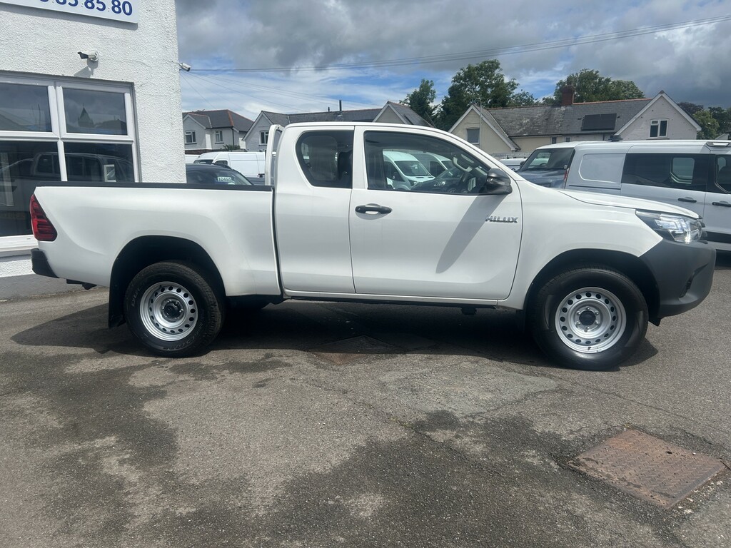 Toyota HILUX 2.4 D-4d Active Extra Cab Pickup 4Wd Euro 6  #4