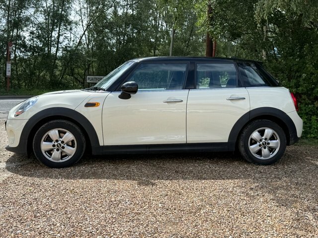 Mini Hatch Cooper Hatchback YG65CWM White #2