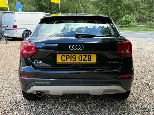 Audi Q2 Tdi 30 Sport Suv Black #4