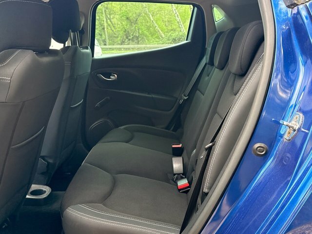 Renault Clio Renault Clio 0.9 Tce 75 Iconic Red #11
