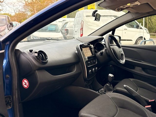 Renault Clio Renault Clio 0.9 Tce 75 Iconic Red #10