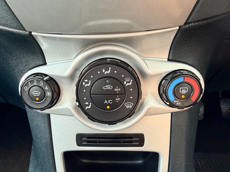 Ford Fiesta 1.6 Titanium Black #19