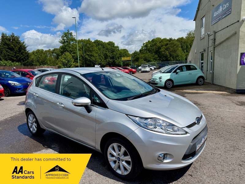 Ford Fiesta 1.6 Titanium Black #1