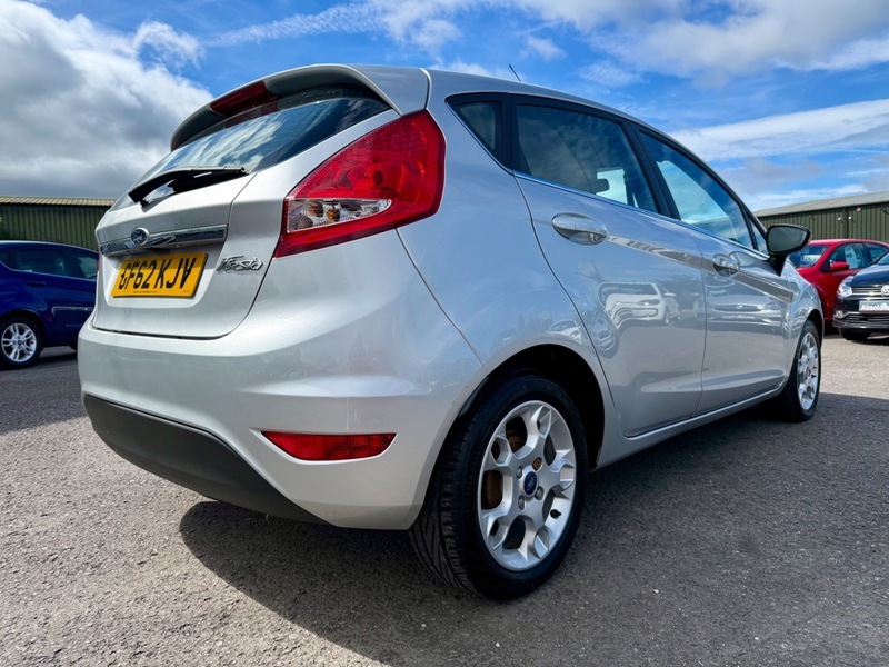 Ford Fiesta Zetec Silver #5