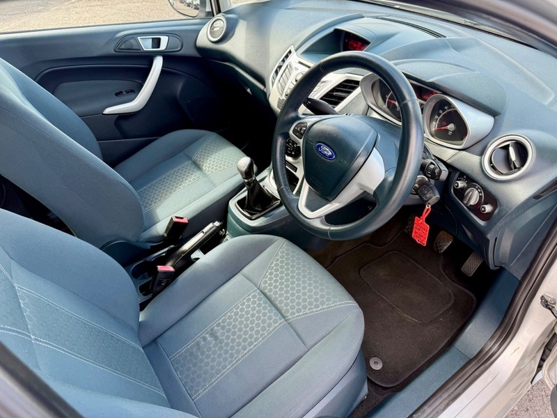 Ford Fiesta Zetec Silver #3