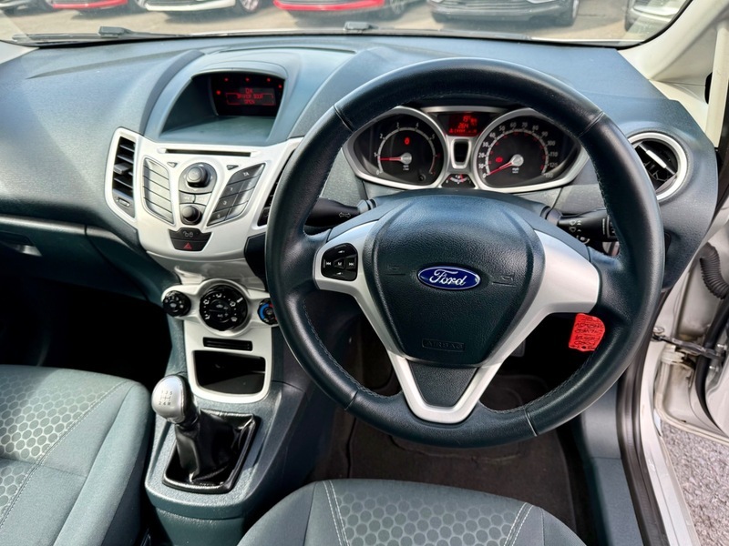 Ford Fiesta Zetec Silver #4