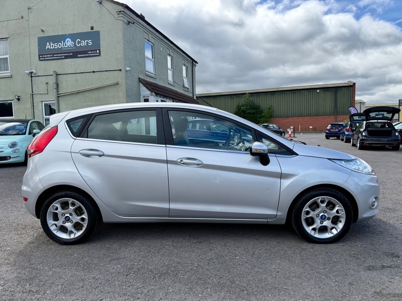 Ford Fiesta Zetec Silver #2