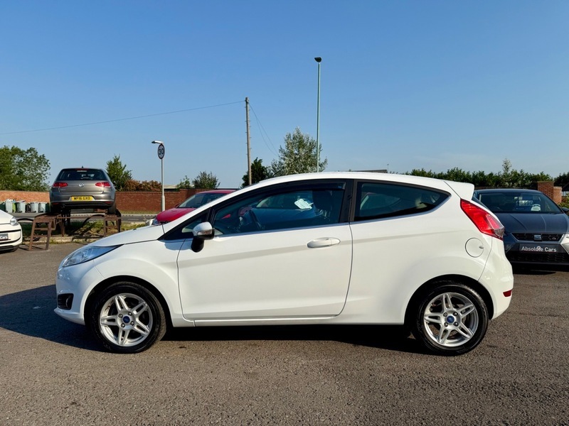 Ford Fiesta Zetec White #4