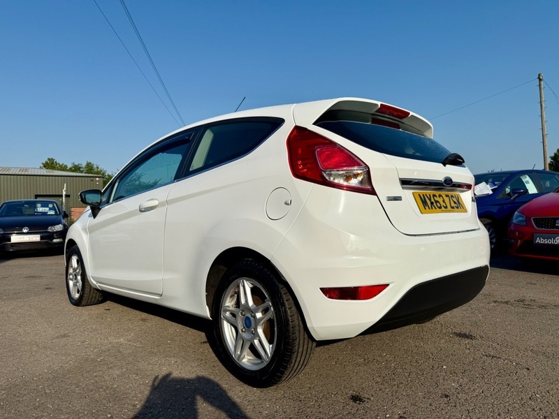 Ford Fiesta Zetec White #5