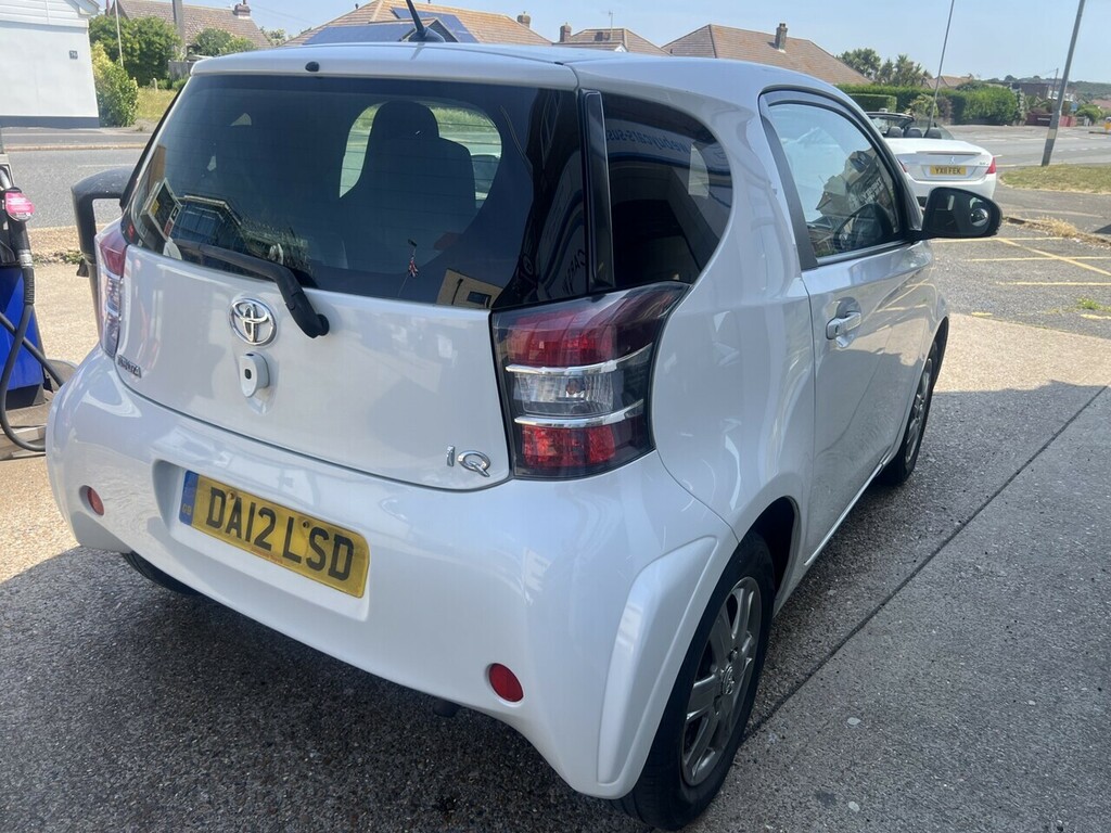 Toyota IQ Vvt-i 2 White #3