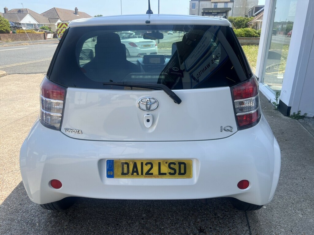 Toyota IQ Vvt-i 2 White #4