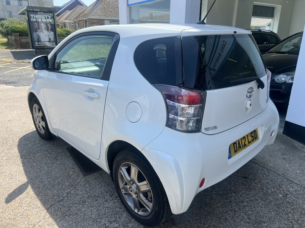 Toyota IQ Vvt-i 2 White #5