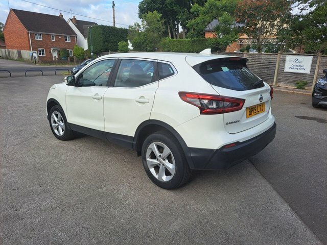 Nissan Qashqai 1.5 Dci Acenta Premium Suv Euro BP19LTJ White #4