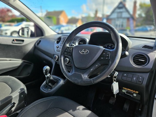 Hyundai I10 1.0 Se Hatchback Euro 6 67 Ps YL19XGB White #2